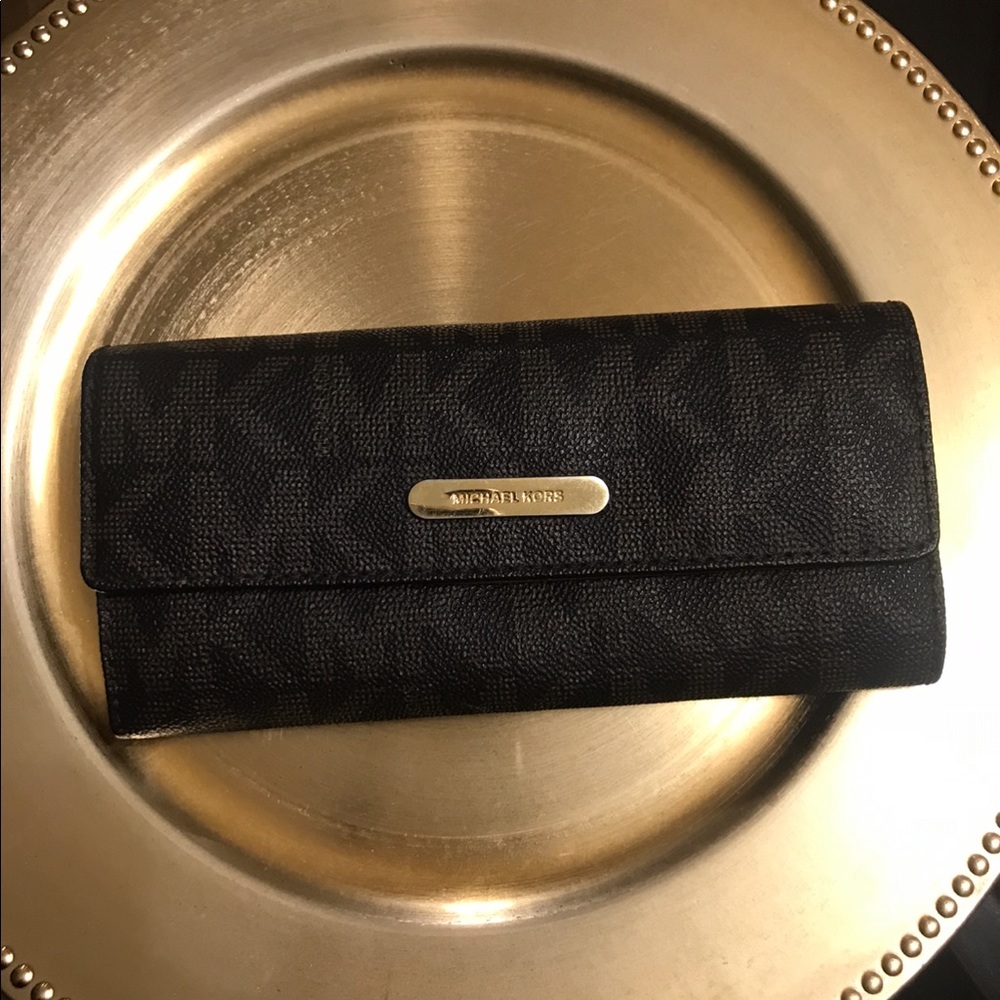 Michael kors slim wallet